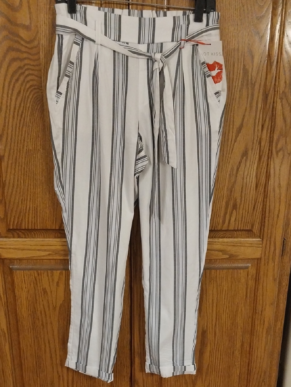 Hot Kiss NWT Striped Paperbag Waist Pants Belt Juniors Medium White Gray Black